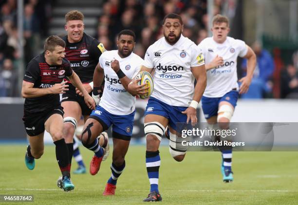 Taulupe Faletau of Bath charges upfield during the Aviva Premiership match between Saracens and Bath Rugby at Allianz Park on April 15, 2018 in...