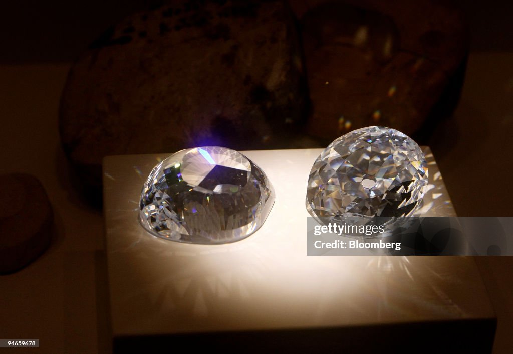 Cubic zirconia replicas of the original and a modern Koh-i-N