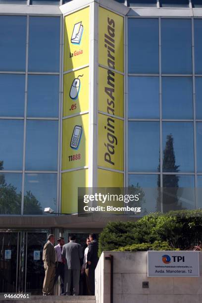 People pause outside the headquarters of Telefonica Publicidad e Informacion SA in Madrid, Spain, Friday, April 28, 2006. Yell Group Plc, a publisher...