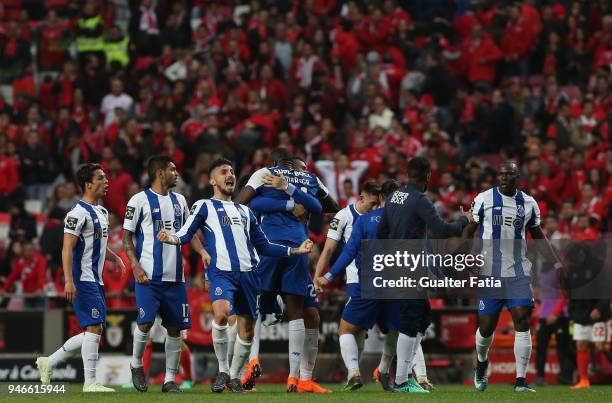 Porto players celebrates the victory at the end of the Primeira Liga match between SL Benfica and FC Porto at Estadio da Luz on April 15, 2018 in...