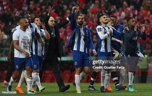 Porto players celebrates the victory at the end of the Primeira Liga match between SL Benfica and FC Porto at Estadio da Luz on April 15, 2018 in...