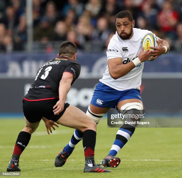 Taulupe Faletau of Bath takes on Alex Lozowski during the Aviva Premiership match between Saracens and Bath Rugby at Allianz Park on April 15, 2018...