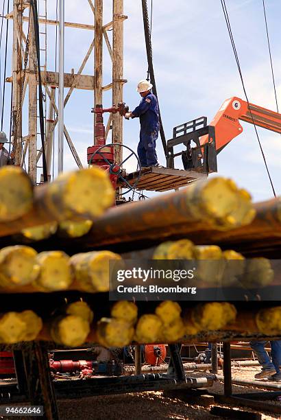 Work Over Rig Workers 76 Workover Rig Photos & High Res Pictures - Getty Images