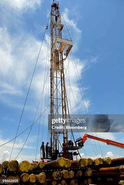 Work Over Rig Workers 76 Workover Rig Photos & High Res Pictures - Getty Images