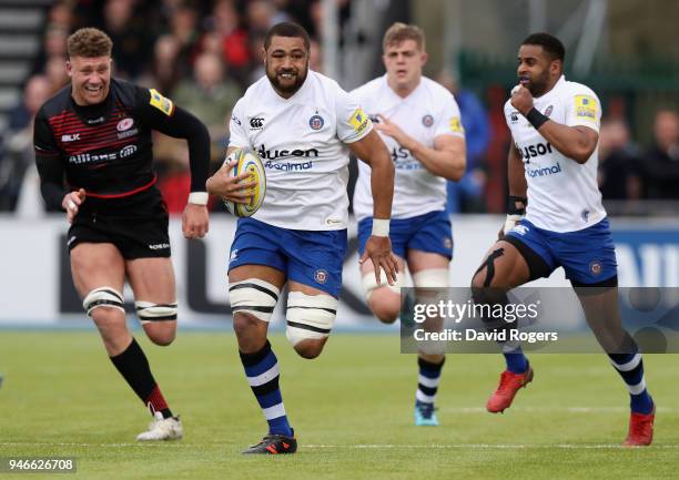 Taulupe Faletau of Bath charges upfield during the Aviva Premiership match between Saracens and Bath Rugby at Allianz Park on April 15, 2018 in...