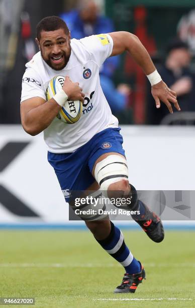 Taulupe Faletau of Bath charges upfield during the Aviva Premiership match between Saracens and Bath Rugby at Allianz Park on April 15, 2018 in...