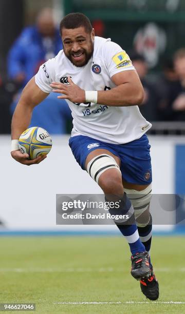 Taulupe Faletau of Bath charges upfield during the Aviva Premiership match between Saracens and Bath Rugby at Allianz Park on April 15, 2018 in...