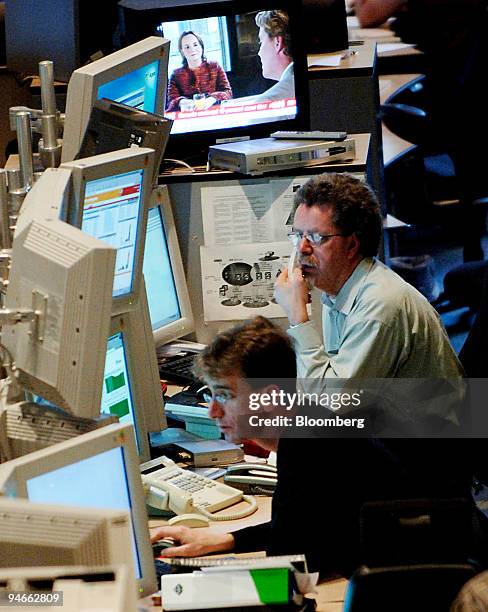 Network Control Officers 1,388 Network Operations Center Stock Photos, High-Res Pictures, and ...