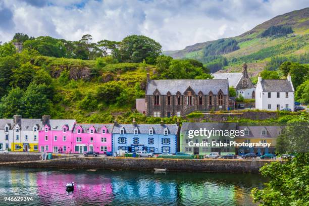 portree the capital of isle of skye - portree imagens e fotografias de stock