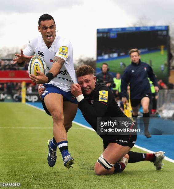 Nick Isiekwe of Saracens puts in a last ditch try saving tackle on Kahn Fotuali'i during the Aviva Premiership match between Saracens and Bath Rugby...