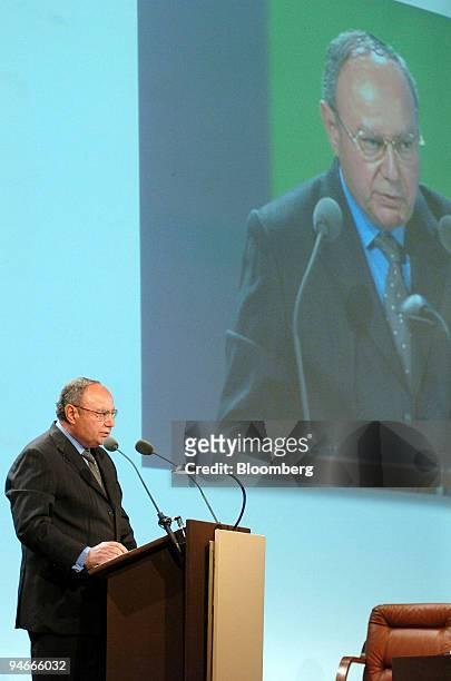 Jacques Espinasse, Vivendi Universal chief financial officer speaks at the Vivendi meeting for the shareholders in Paris, France, Thursday, April...