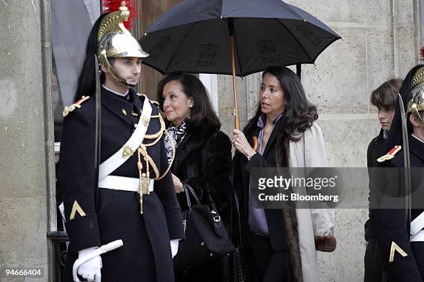 Relatives of the Franco-Colombian hostage Ingrid Betancourt, center, arrive at the Elysee Palace in Paris, France, on Tuesday, Nov. 20, 2007. Chavez...