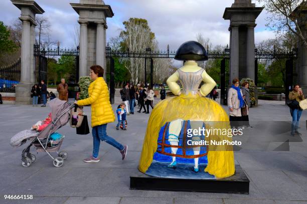 Meninas Madrid Gallery. 80 sculptures in the shape of Las meninas by the painter Velázquez, fiberglass staves decorated by artists, musicians, actors...
