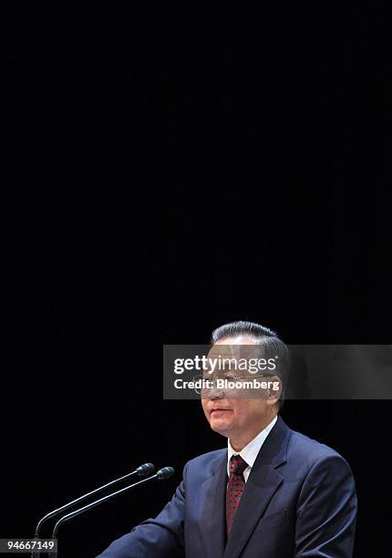 Wen Jiabao, China's premier, delivers a speech at the National University of Singapore, in Singapore, on Monday, Nov. 19, 2007. Wen is visiting...