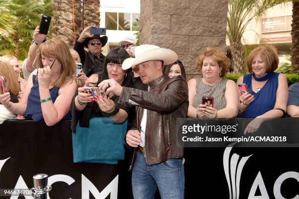 Justin Moore takes a selfie with fans at the 53rd Academy of Country Music Awards at MGM Grand Garden Arena on April 15, 2018 in Las Vegas, Nevada.