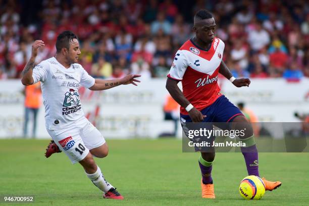 Luis Montes of Leon and Miguel Murillo of Veracruz fight for the ball during the 15th round match between Veracruz and Leon as part of the Torneo...