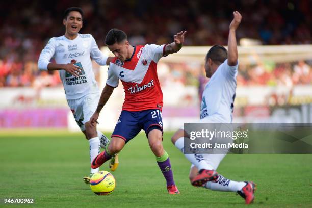 Adrian Luna of Veracruz kicks the ball during the 15th round match between Veracruz and Leon as part of the Torneo Clausura 2018 Liga MX at Luis...