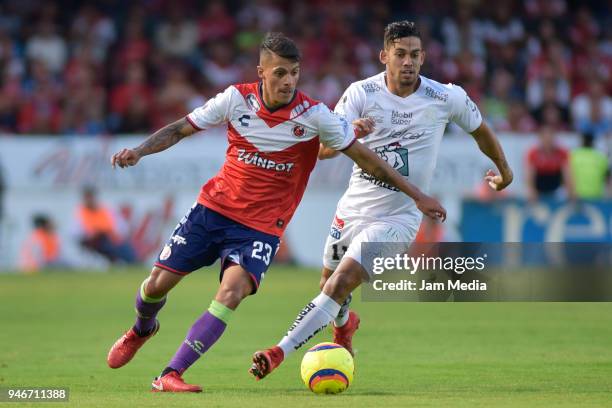 Richard Ruiz of Veracruz and Andres Andrade of Leon fight for the ball during the 15th round match between Veracruz and Leon as part of the Torneo...