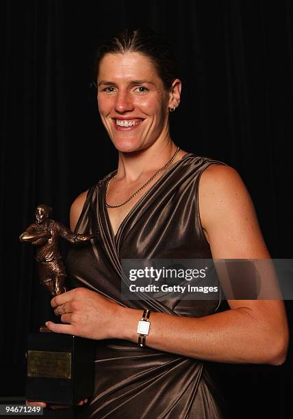 Victoria Heighway holds her trophy for NZRU Womens Player of the Year during the 2009 Steinlager New Zealand Rugby Awards at the Sky City Convention...