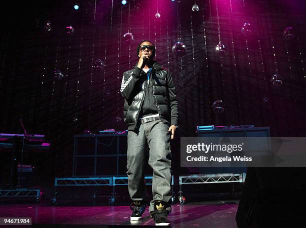 Jeremih performs during the Power 106 Cali Christmas at the Gibson Ampitheater on December 16, 2009 in Los Angeles, California.