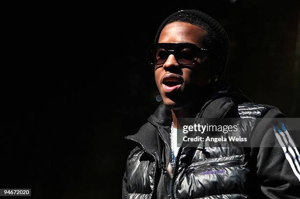 Jeremih performs during the Power 106 Cali Christmas at the Gibson Ampitheater on December 16, 2009 in Los Angeles, California.