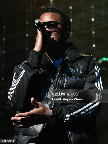 Jeremih performs during the Power 106 Cali Christmas at the Gibson Ampitheater on December 16, 2009 in Los Angeles, California.