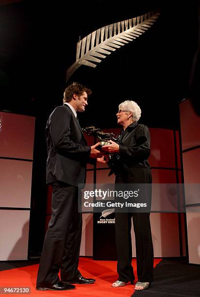 Pam Tremain presents All Black Captain Richie McCaw with the Kelvin R. Tremain Memorial Player of the Year trophy during the 2009 Steinlager New...