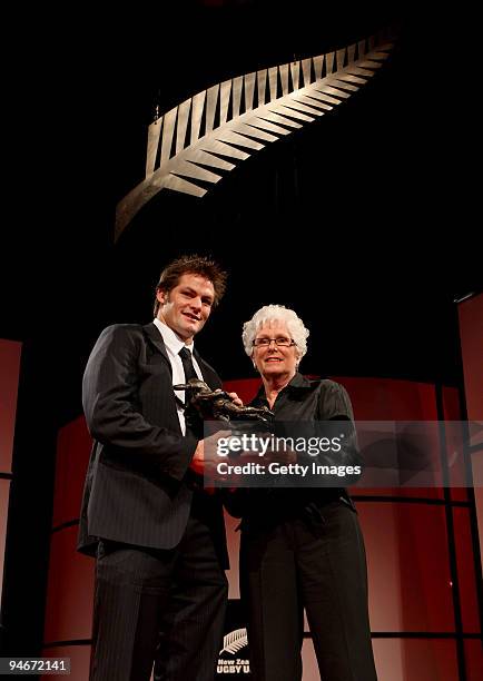 Pam Tremain presents All Black Captain Richie McCaw with the Kelvin R. Tremain Memorial Player of the Year trophy during the 2009 Steinlager New...