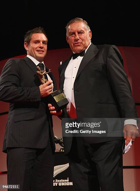 Sir Colin Meads presents Mike Delany with his trophy for Air New Zealand Cup Player of the Year during the 2009 Steinlager New Zealand Rugby Awards...