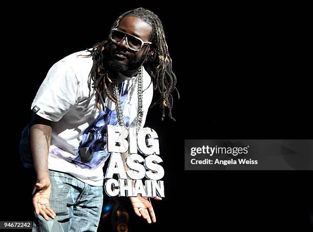 Rapper T-Pain performs during the Power 106 Cali Christmas at the Gibson Ampitheater on December 16, 2009 in Los Angeles, California.