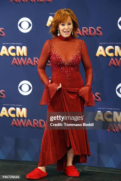 Host Reba McEntire poses in the press room during the 53rd Academy of Country Music Awards at MGM Grand Garden Arena on April 15, 2018 in Las Vegas,...