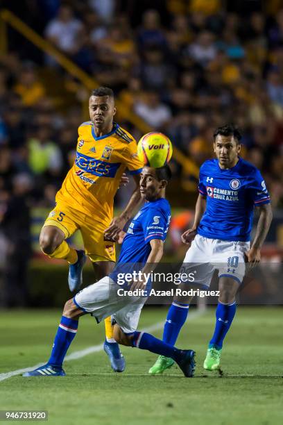 Rafael De Souza of Tigres fights for the ball during the 15th round match between Tigres UANL and Cruz Azul as part of the Torneo Clausura 2018 Liga...