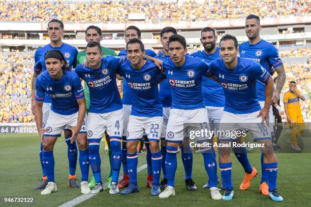 Players of Cruz Azul pose prior the 15th round match between Tigres UANL and Cruz Azul as part of the Torneo Clausura 2018 Liga MX at Universitario...