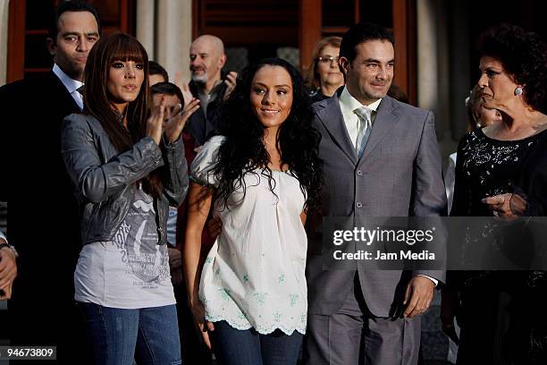 Actors Omar Fierro, Rossana Najera, Ivonne Montero, Mauricio Islas and Regina Torne during the presentacion of the new mexican tv soap opera 'La...