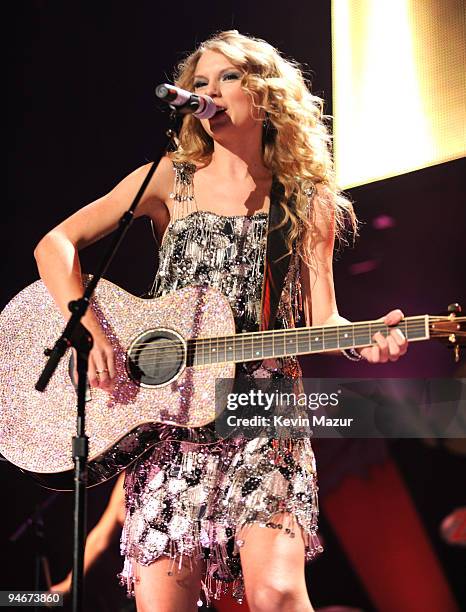 Taylor Swift performs onstage during Z100's Jingle Ball 2009 presented by H&M at Madison Square Garden on December 11, 2009 in New York City.