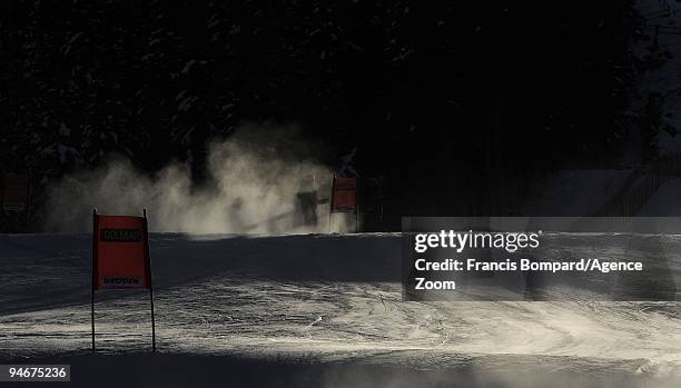 Manuel Osborne-Paradis of Canada skis during the Audi FIS Alpine Ski World Cup Men's Downhill Training on December 17, 2009 in Val Gardena, Italy.