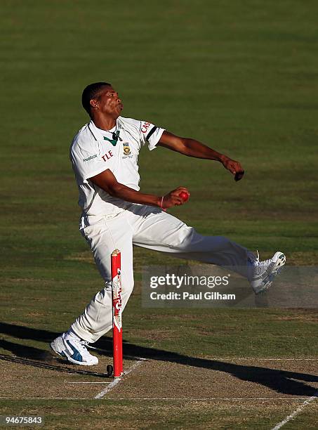 Makhaya Ntini of South Africa in action bowling during day two of the first test match between South Africa and England at Centurion Park on December...