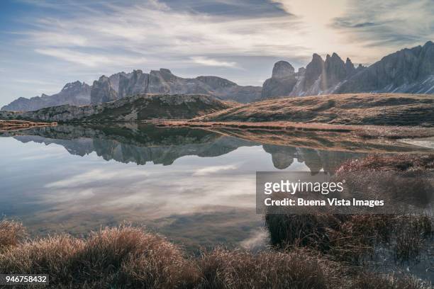 rocky mountain  reflecting in an alpine lake. - be boundless summit stock pictures, royalty-free photos & images