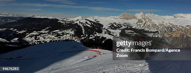 Guillermo Fayed of France skis during the Audi FIS Alpine Ski World Cup Men's Downhill Training on December 17, 2009 in Val Gardena, Italy.