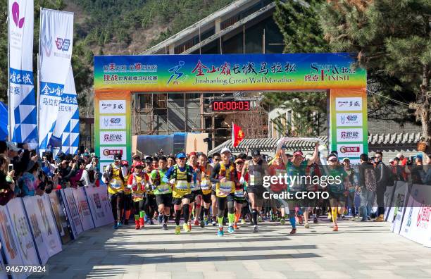 The 2018 jinshanling Great Wall international marathon begins, with 1,500 athletes from 20 countries running the ancient Great Wall jinshanling on...