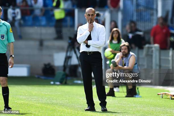 Michel Der Zakarian head coach of Montpellier during the Ligue 1 match between Montpellier and Bordeaux at Stade de la Mosson on April 15, 2018 in...