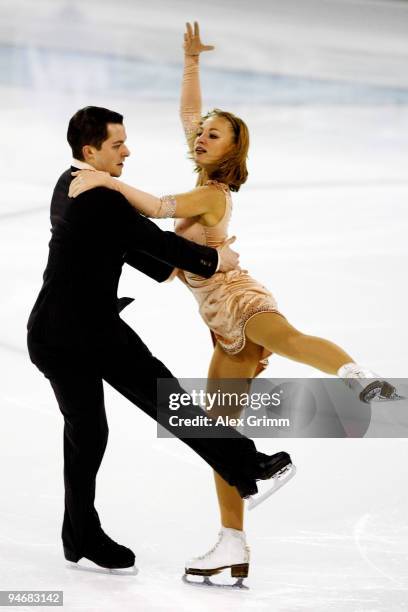 Tanja Kolbe and Sascha Rabe perform during their compulsory dance at the German Figure Skating Championships at the SAP Arena on December 17, 2009 in...