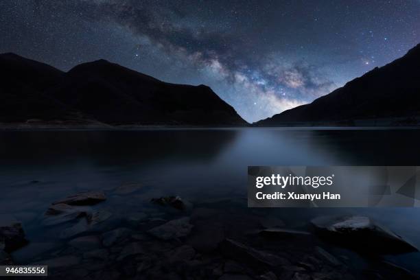 night sky mountain lake and milky way galaxy - han river imagens e fotografias de stock