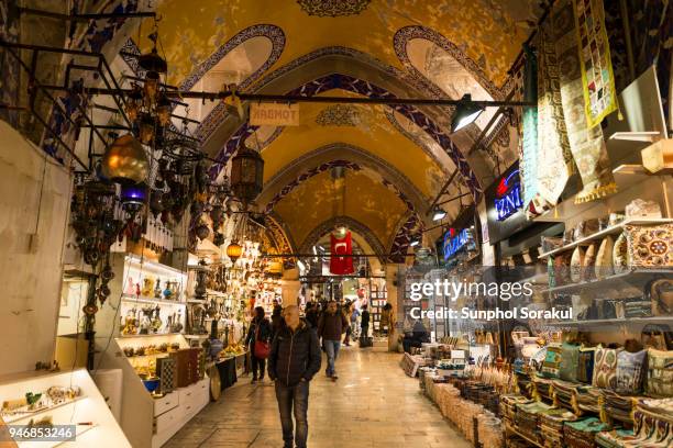 a typical internal street with stalls and shops inside the grand bazaar - sunphol stockfoto's en -beelden