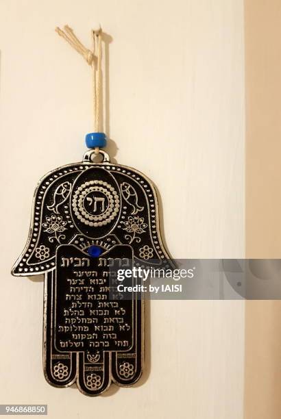 a hamsa symbol with the inscription ("hai"), heb. "alive", and blessing of the home - hand of fatima stock pictures, royalty-free photos & images