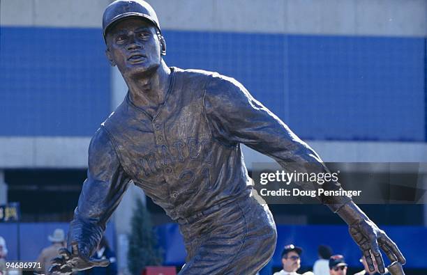 Roberto Clemente statue outside Three Rivers Stadium is shown on October 16, 1994 in Pittsburgh, Pennsylvania.
