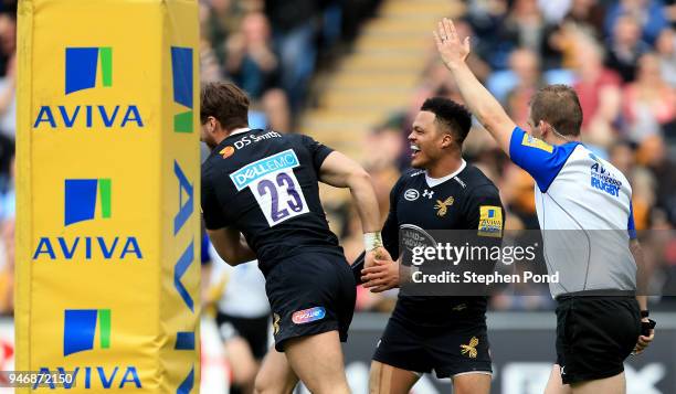 Josh Bassett of Wasps celebrates scoring a try with Juan De Jongh during the Aviva Premiership match between Wasps and Worcester Warriors at The...