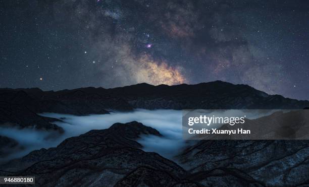 the milky way of mountaintop - los angeles film festival screening of everything beautiful is far away stockfoto's en -beelden