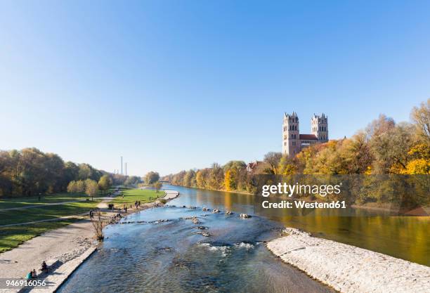 germany, bavaria, munich, river isar with fruehlingsanlagen, church st. maximilian and cogeneration plant in background - isar münchen stock-fotos und bilder