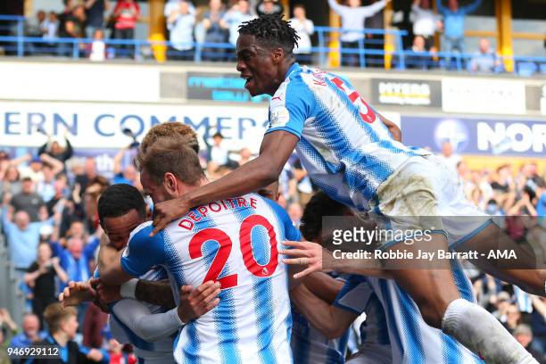 Tom Ince of Huddersfield Town celebrates after scoring a goal to make it 1-0 during the Premier League match between Huddersfield Town and Watford at...